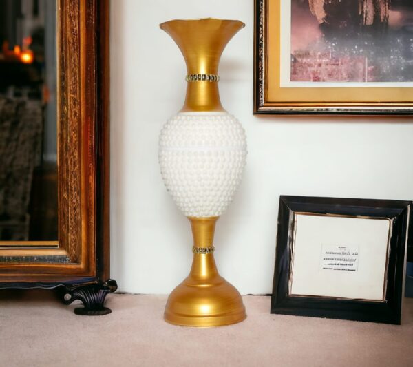 golden vase with white pearl